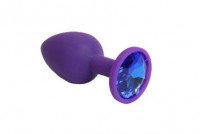 Интимные украшения - Фиолетовая силиконовая пробка с синим стразом - 7,1 см.