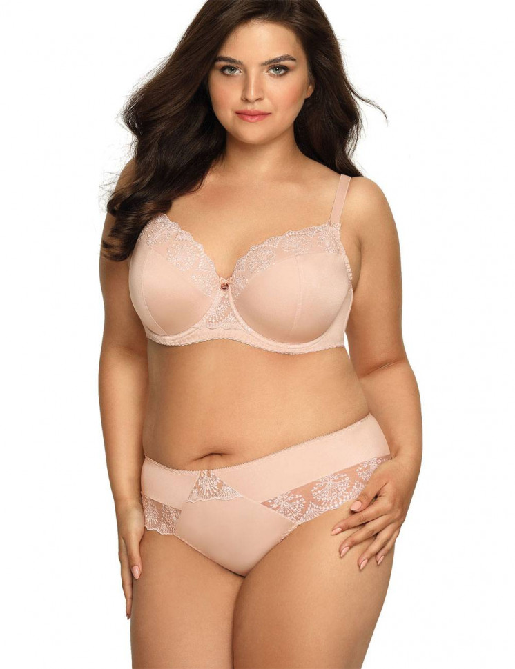 Бюстгальтер plus size с эффектной вышивкой на чашках